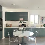 Casa de Férias Mitoyenne De Standing Proche De Toutes Commodités à *