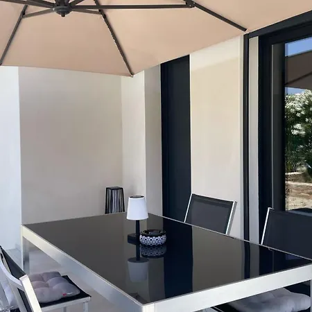 Mitoyenne De Standing Proche De Toutes Commodites A Feriehus Ghisonaccia