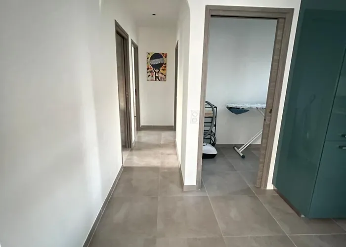 Mitoyenne De Standing Proche De Toutes Commodites A 別荘 ギソナクシア