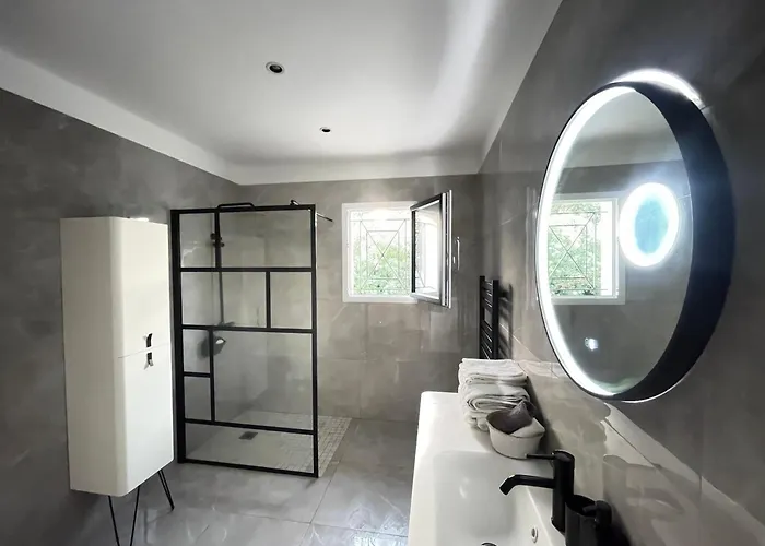 Mitoyenne De Standing Proche De Toutes Commodites A 別荘